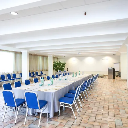Isola Sacra Rome Airport 4*