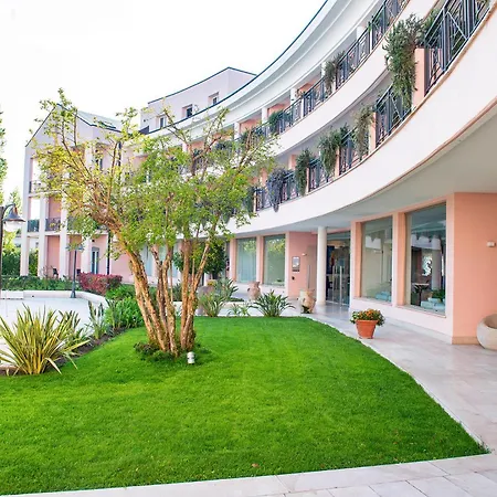 Isola Sacra Rome Airport 4*