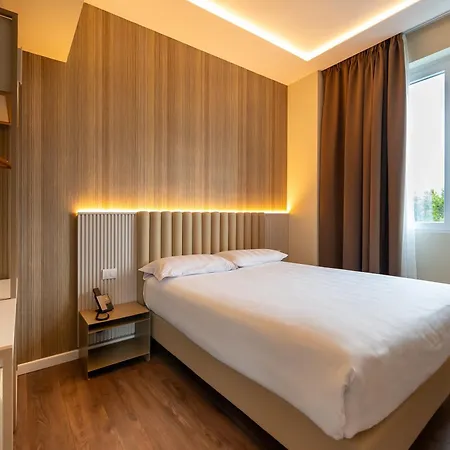 Isola Sacra Rome Airport 4*