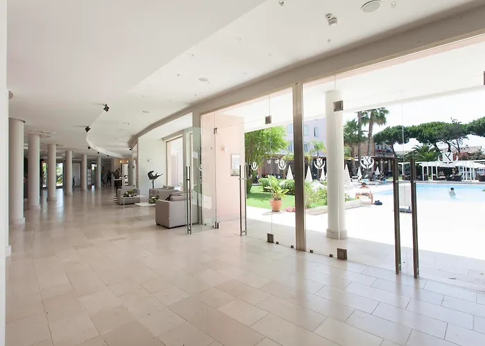 Isola Sacra Rome Airport Отель 4*